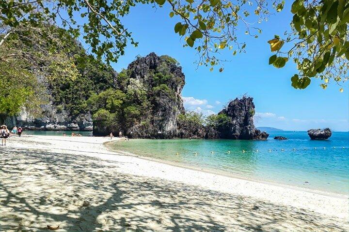 KRABI: excursion d'une journée à Hong Island en bateau à longue queue avec déjeuner