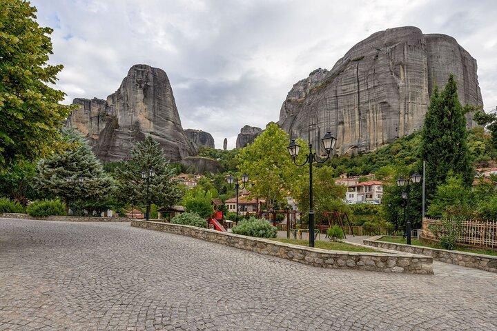 2 - Dia Delphi & Meteora Tour de Atenas com Hotel & Guia