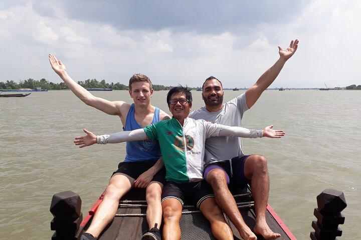 Dois dias fora do caminho batido do Mekong de bicicleta e barco.