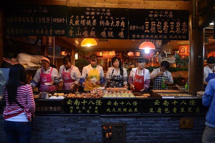 Visite gastronomique privée à pied de nuit à Shanghai avec dégustations