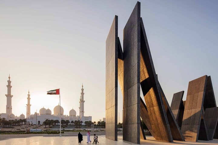 Abu Dhabi Full-Day City & Cultural Tour with Mosque & Mandir