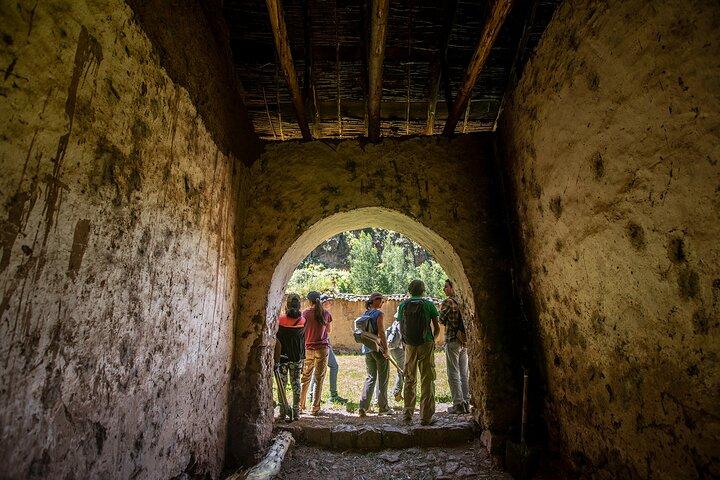 Cammina attraverso la comunità di Chuquibamba e le cascate di Sirenachayoc (partenza di gruppo)