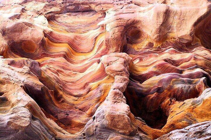 ダハブからヌワイバのサラマキャニオンへのプライベートサファリ旅行