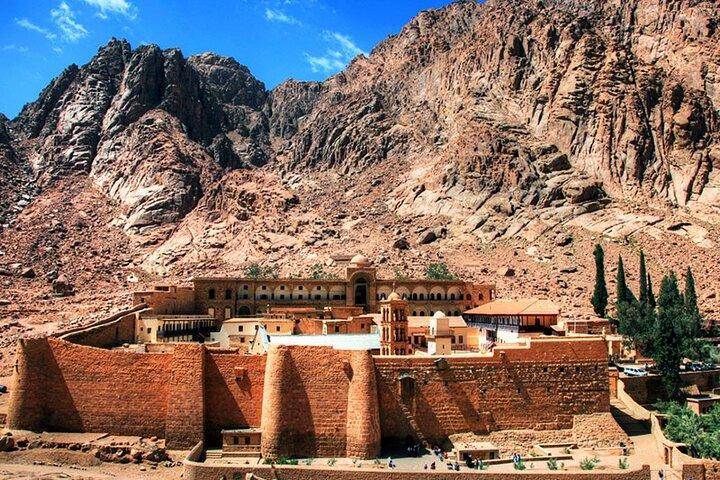 Mosteiro de Santa Catarina e Dahab com almoço excursão de dia inteiro saindo de Sharm el Sheikh