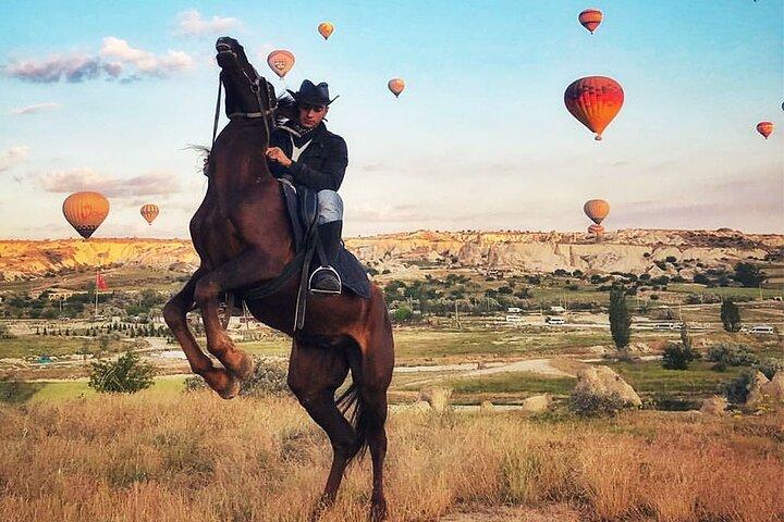Balade à cheval au coucher du soleil en Cappadoce