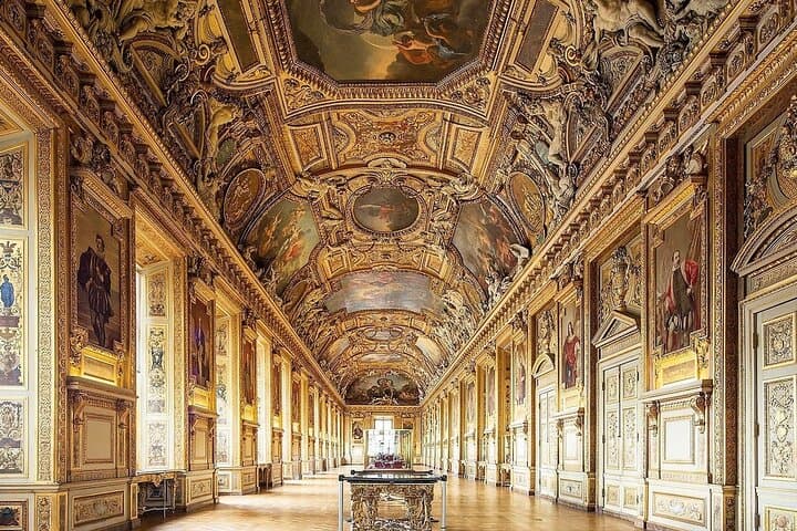 Louvre Private Tour in Paris with Entry Tickets