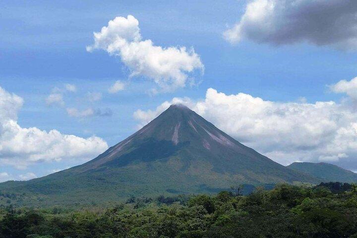 Volcan Arenal, cascade La Fortuna, visite combinée des sources chaudes avec déjeuner et dîner