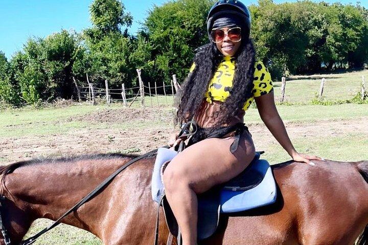 Tour privado de aventura en cuatriciclo, paseos a caballo y Ricks Cafe