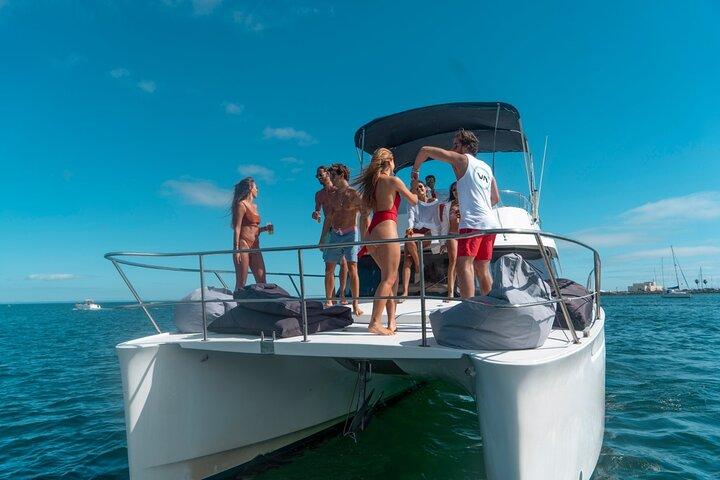 2H Lisbon Private Luxury Catamaran Tour with Welcome Drink