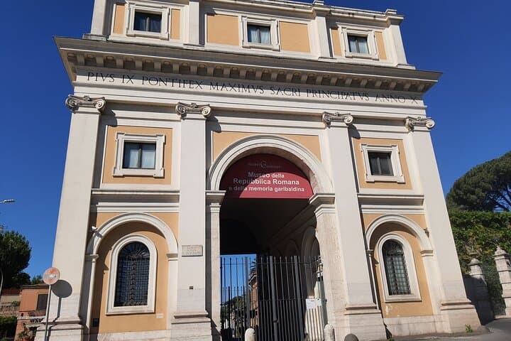 Janiculum Hill Private Tour with Villa Pamphili Gardens & Rome Panoramic View