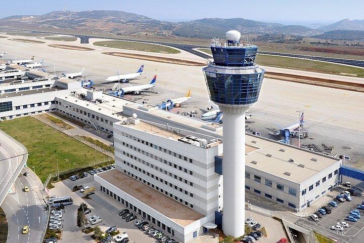 Traslado privado de lujo desde el aeropuerto de Atenas al puerto del Pireo