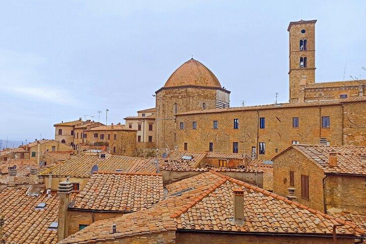 PRIVAT TUR: Heldags Volterra og San Gimignano med vinsmagning