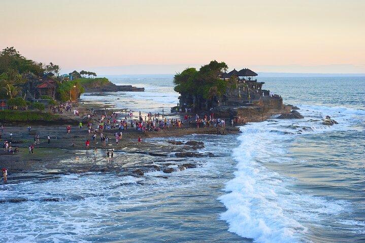 Excursão privada de dia inteiro a Tanah Lot e Uluwatu Temple com show de dança Kecak