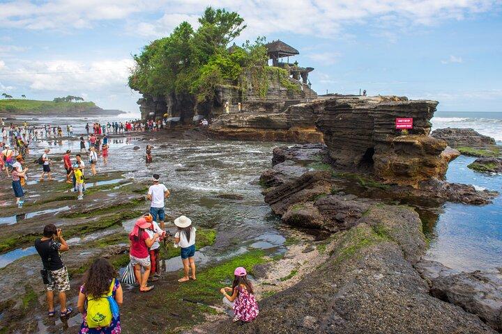 Excursão privada de dia inteiro a Tanah Lot e Uluwatu Temple com show de dança Kecak