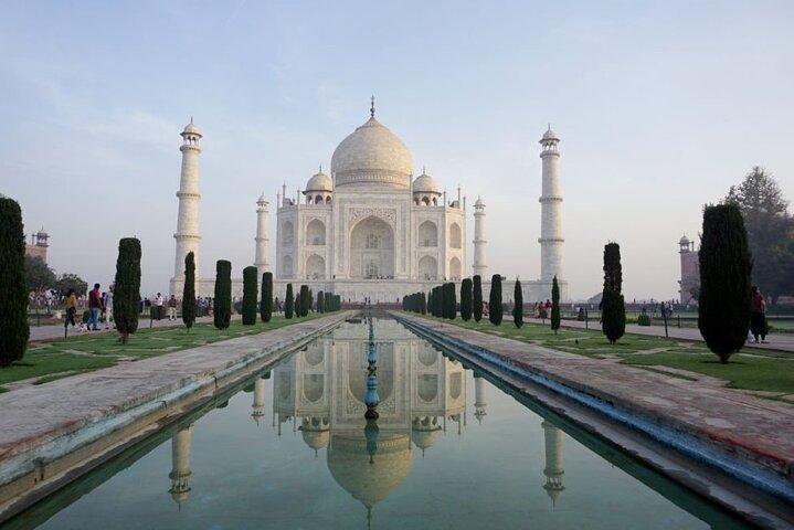 Private Car Tour of Taj Mahal and Agra Fort from Delhi