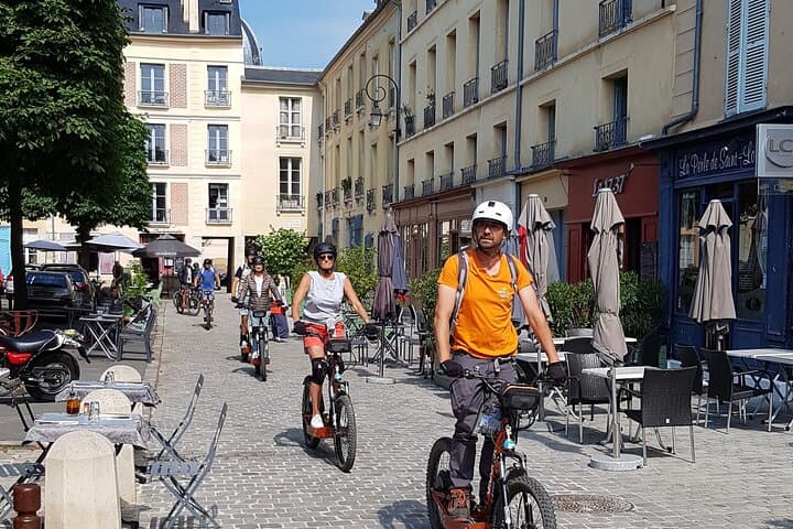 Discover Versailles on electric 2-wheelers (Yes to PRM)