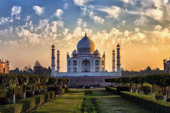 Private Car Tour of Taj Mahal and Agra Fort from Delhi