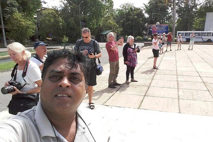 Colombo City By Tuk Tuks "コロンボ城塞の城壁"