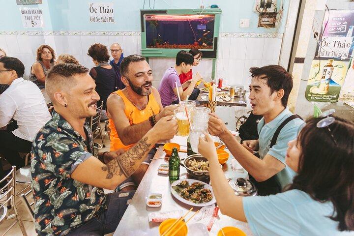Saigon After Dark Night Tour por Scooter + 7 degustações