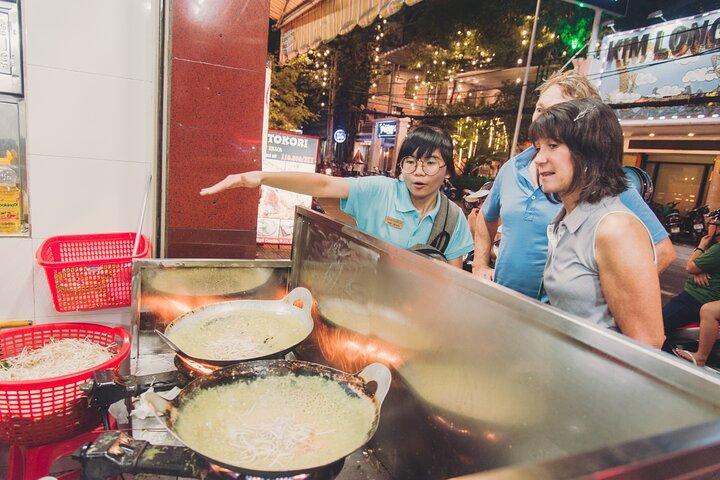 Saigon After Dark Night Tour por Scooter + 7 degustações