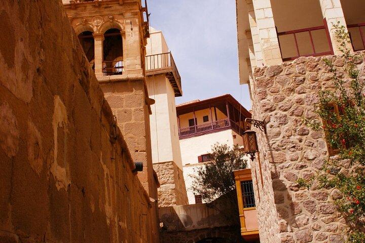 Mosteiro de Santa Catarina e Dahab com almoço excursão de dia inteiro saindo de Sharm el Sheikh
