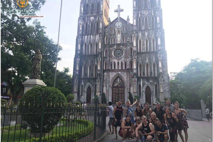 Hanoi Old Quarter sightseeing & streetfood eten op de motor