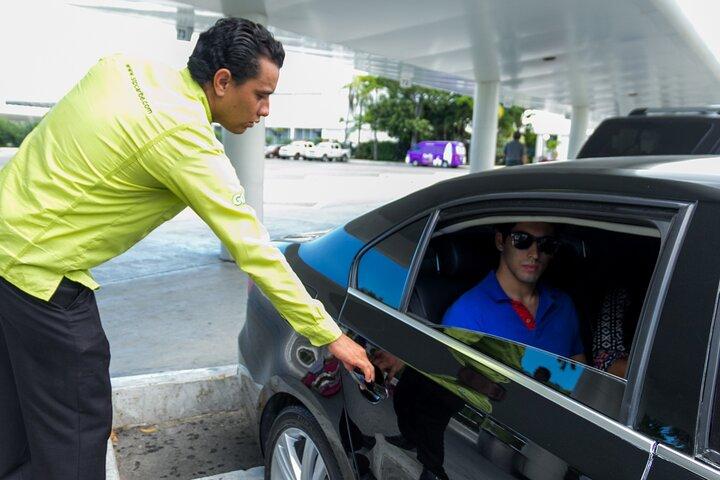 Vertrek in luxe sedan van Tulum naar de luchthaven van Cancun