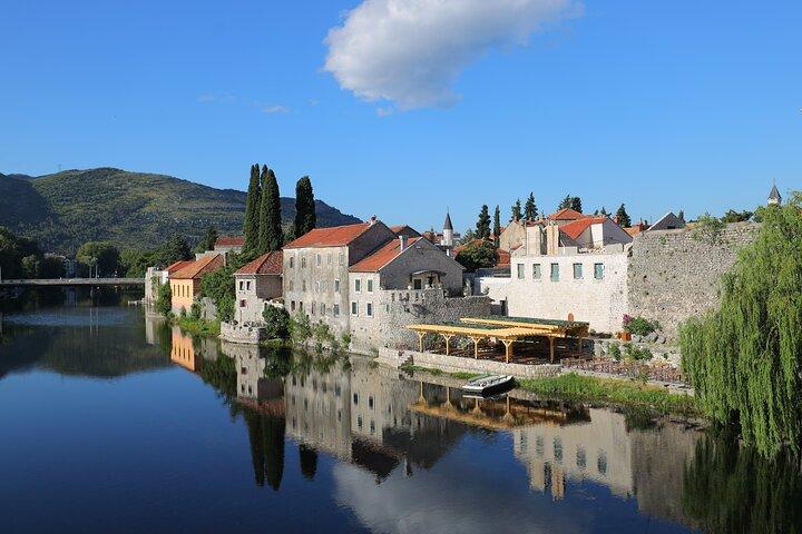 Tour privato dal Montenegro: Trebinje e monastero di Tvrdos con degustazione di vino e cibo