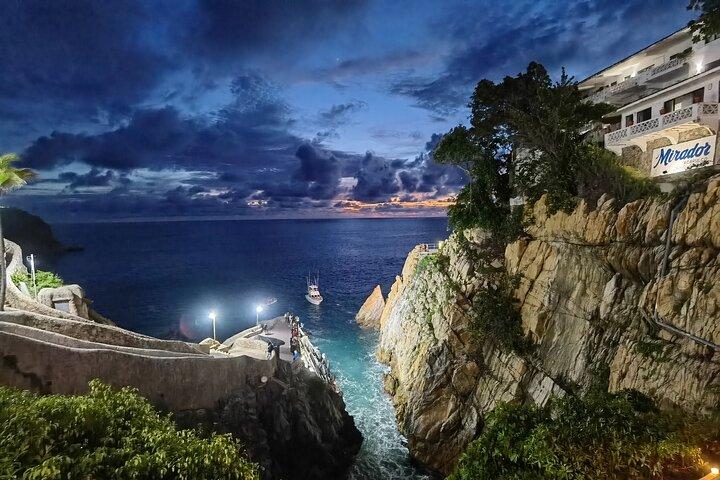 Diferentes versões do pôr do sol em "La Quebrada" High Cliff Divers