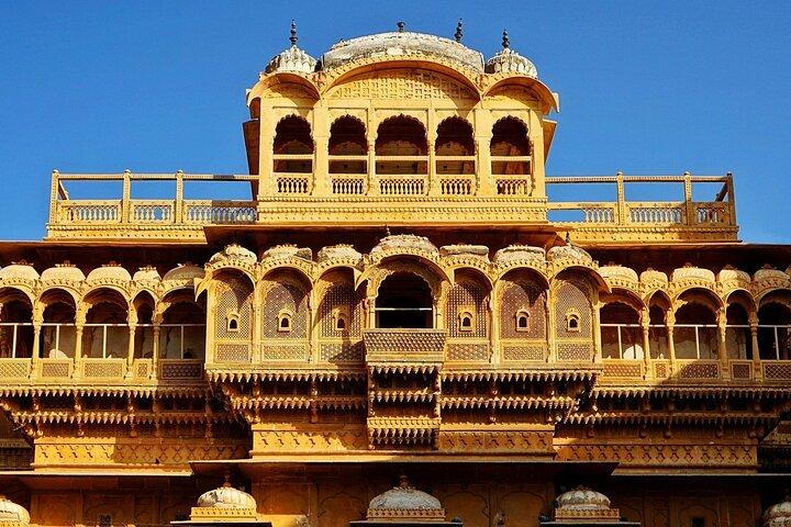 Visitez Jaisalmer en voiture privée avec service de guide