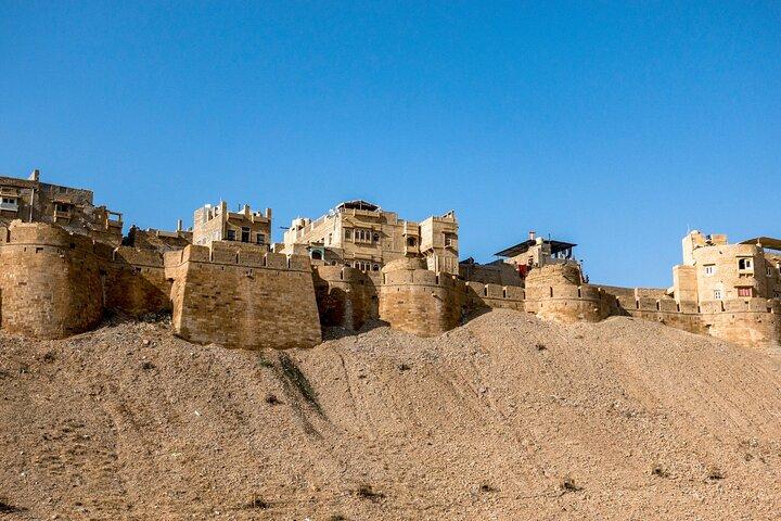Visitez Jaisalmer en voiture privée avec service de guide