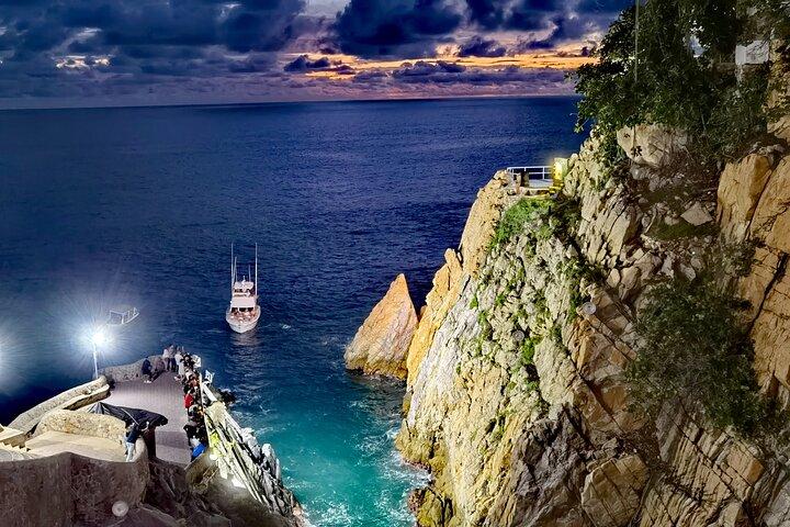 Diferentes versões do pôr do sol em "La Quebrada" High Cliff Divers