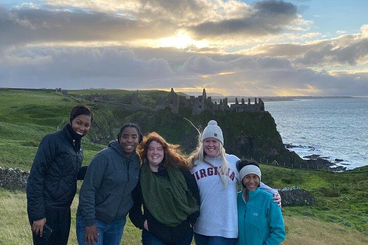 Giants Causeway Tour från Belfast + GRATIS Belfast Taxi Tour