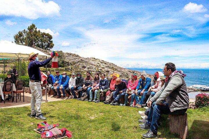 Passeio às Ilhas Uros e Taquile (dia inteiro) em lancha