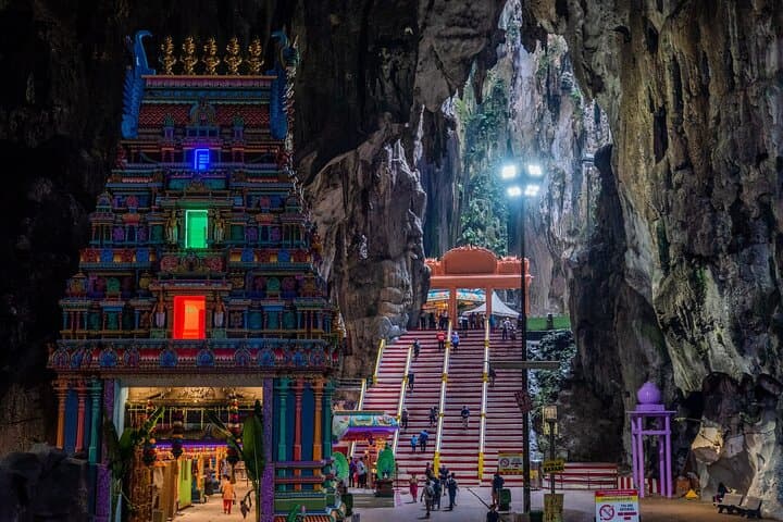 Fireflies Tour and Batu Cave Visit with Boat Ride and Seafood Dinner