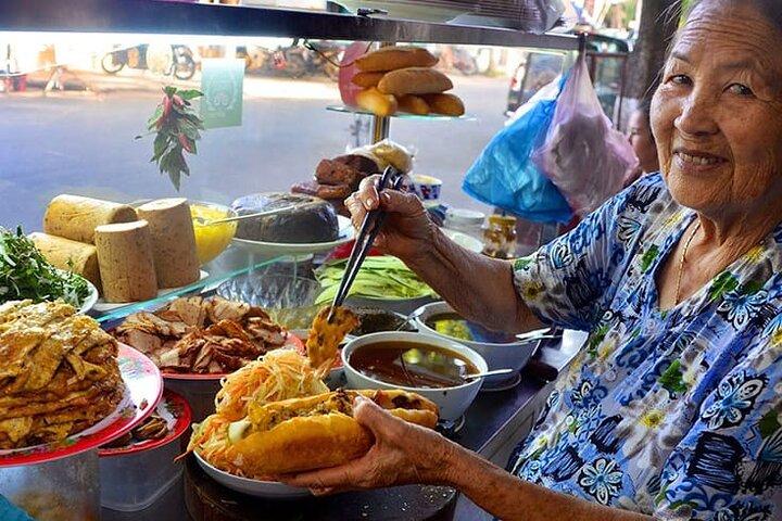 Hoi An Food Tasting & walking-market tour