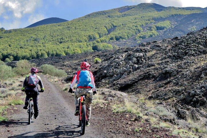 Tour completo do Etna por E-MTB