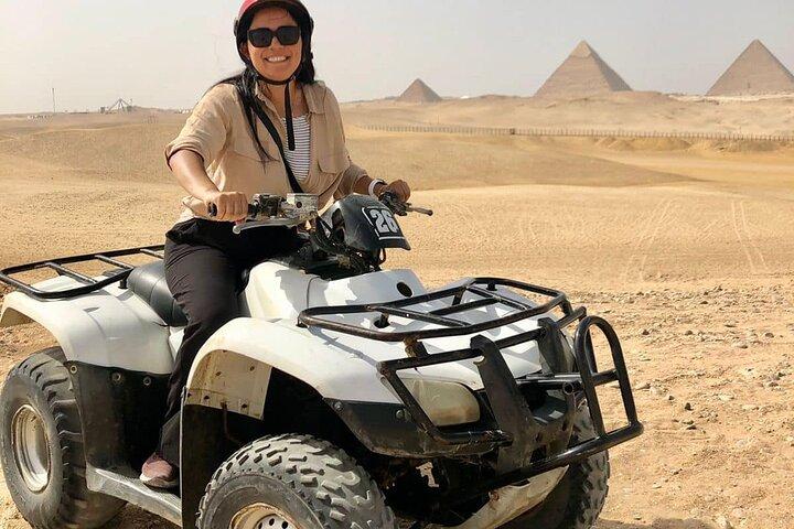 Quad bike omkring Giza-pyramiderne omkring Giza-pyramiderne