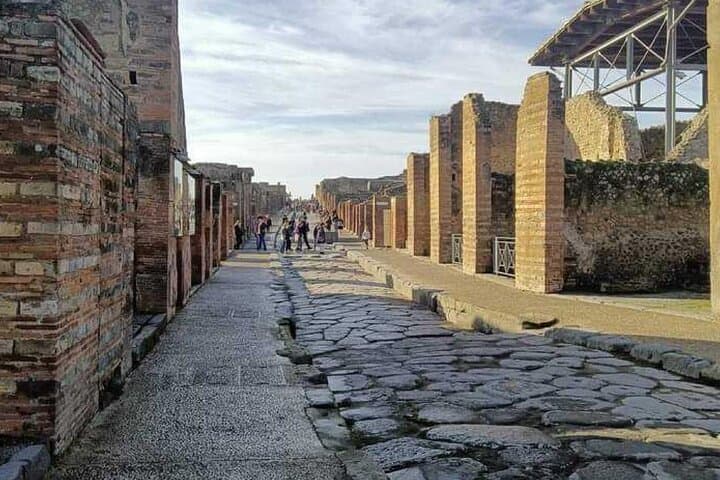 Private transfer to Positano via Pompeii