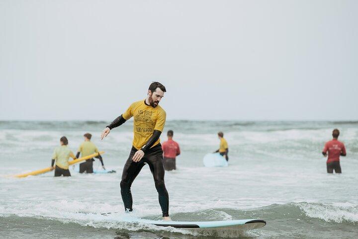 Lezione di surf di gruppo