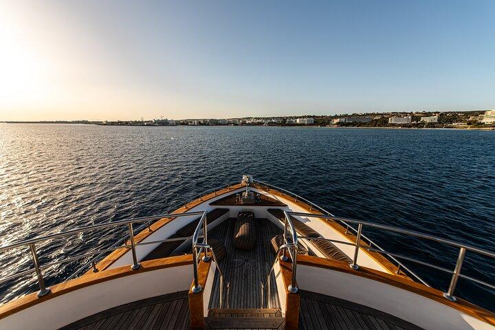 Sunset Cruise op Ayia Napa's grootste boot