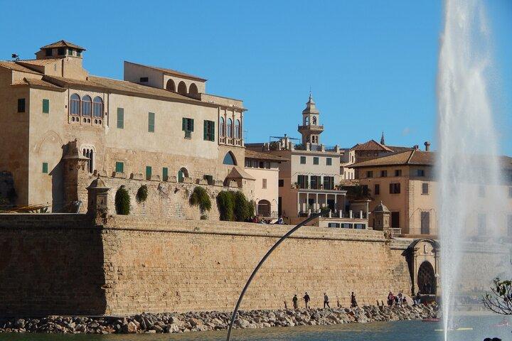 Centro storico di Palma e Cattedrale di Maiorca con pasticceria maiorchina
