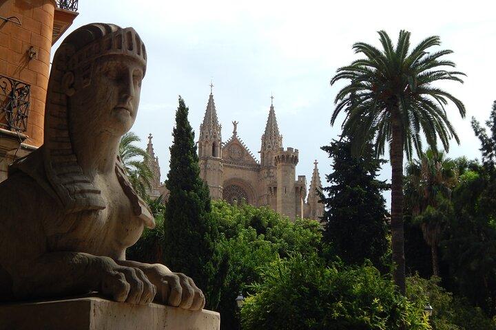 Centro storico di Palma e Cattedrale di Maiorca con pasticceria maiorchina