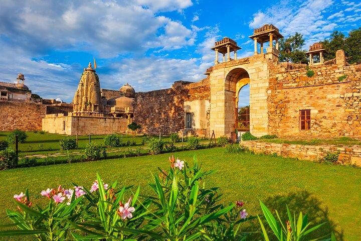 Heldagstur til Chittorgarh Fort & Pushkar med Jaipur Drop fra Udaipur