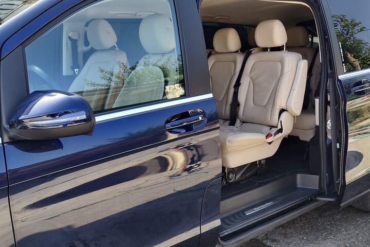 Private Transfer Naples to Amalfi Coast + 2 hours stop in Pompeii