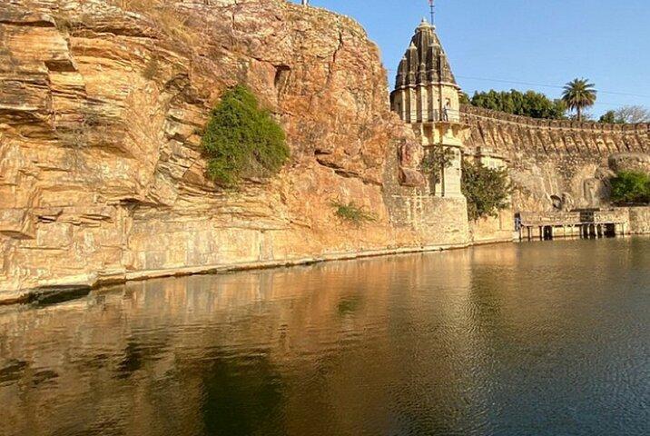 Heldagstur til Chittorgarh Fort & Pushkar med Jaipur Drop fra Udaipur