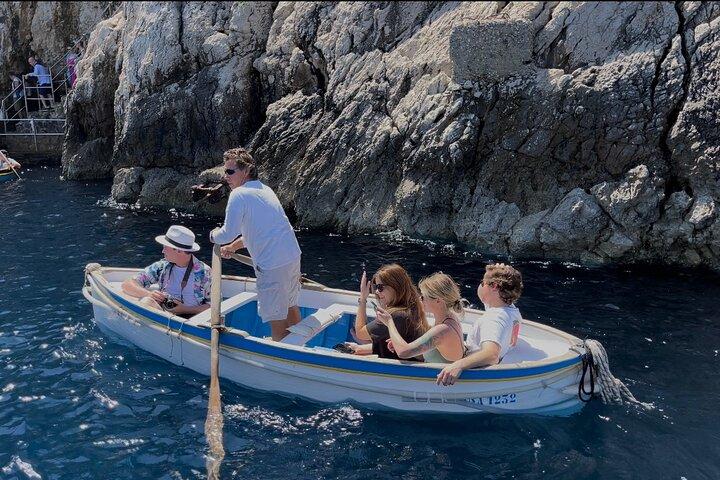 Tour de barco guiado privado de dia inteiro em Capri.