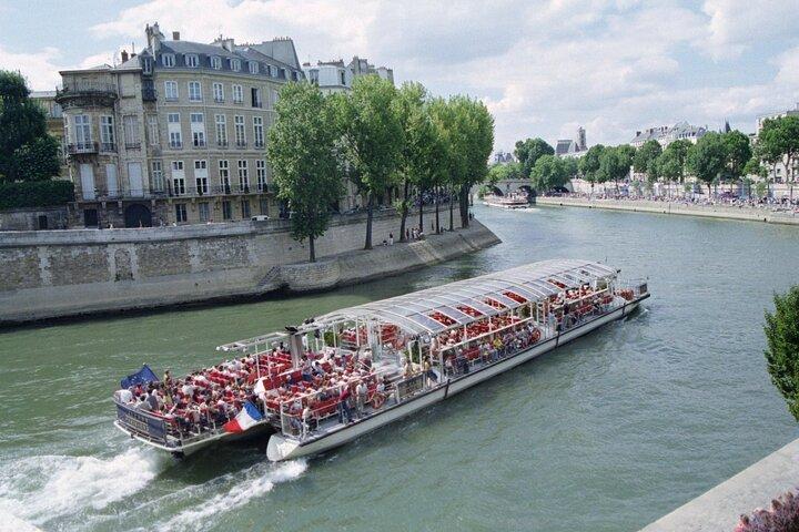 Montmartre und Seine River Dinner Cruise mit Hotelabholung in Paris - 6 Stunden
