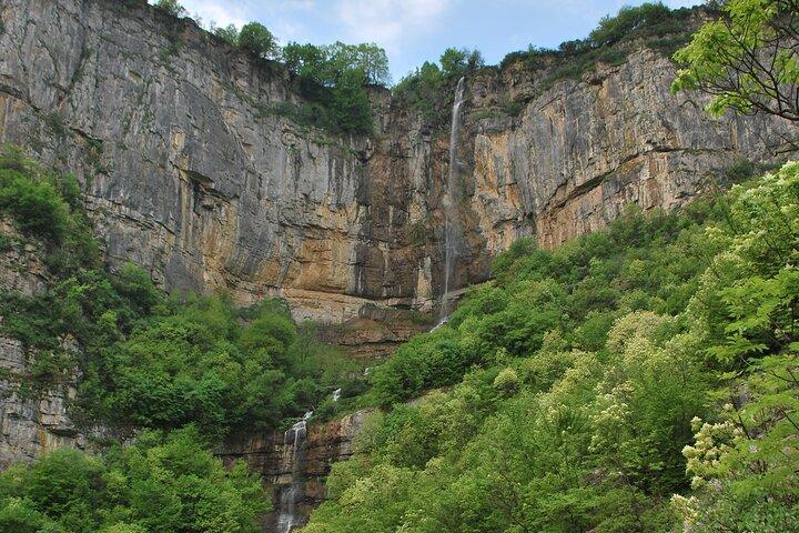 Iskar Gorge Trek, Skaklia Waterfall y Cherepish Monastery Tour de Sofía