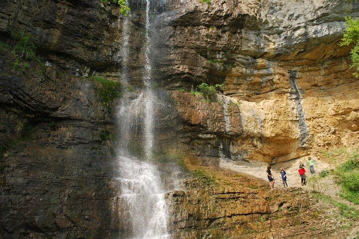Iskar Gorge Trek, Skaklia Waterfall y Cherepish Monastery Tour de Sofía